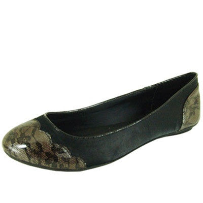 Savana <br> black flat shoe w/lace