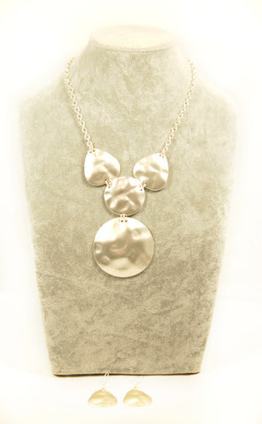 Savy <br> silver statement necklace