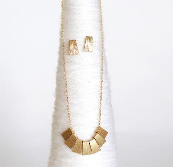 Poppy <br> matte gold demi-statement necklace